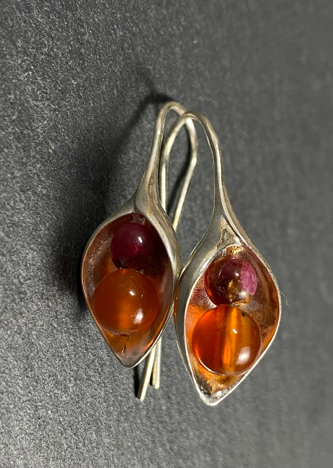 Ohrringe in 925 Silber mit Karneol und Jade Perlen